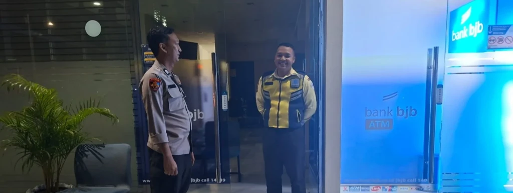 Polsek Kramatwatu Patroli ke Bank BJB, Ingatkan Satpam Waspada Kejahatan