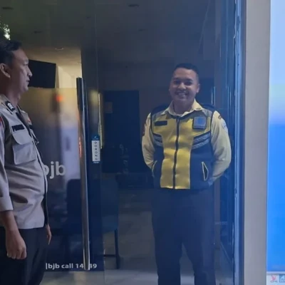 Polsek Kramatwatu Patroli ke Bank BJB, Ingatkan Satpam Waspada Kejahatan