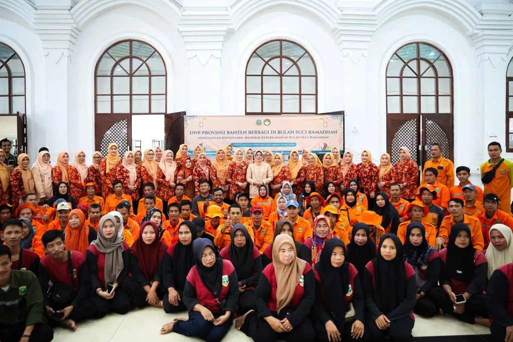 DWP Banten Salurkan 200 Paket Sembako, Apresiasi Dedikasi Petugas Kebersihan