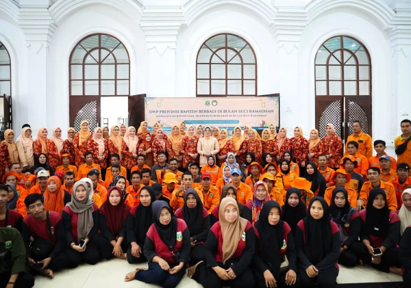 DWP Banten Salurkan 200 Paket Sembako, Apresiasi Dedikasi Petugas Kebersihan