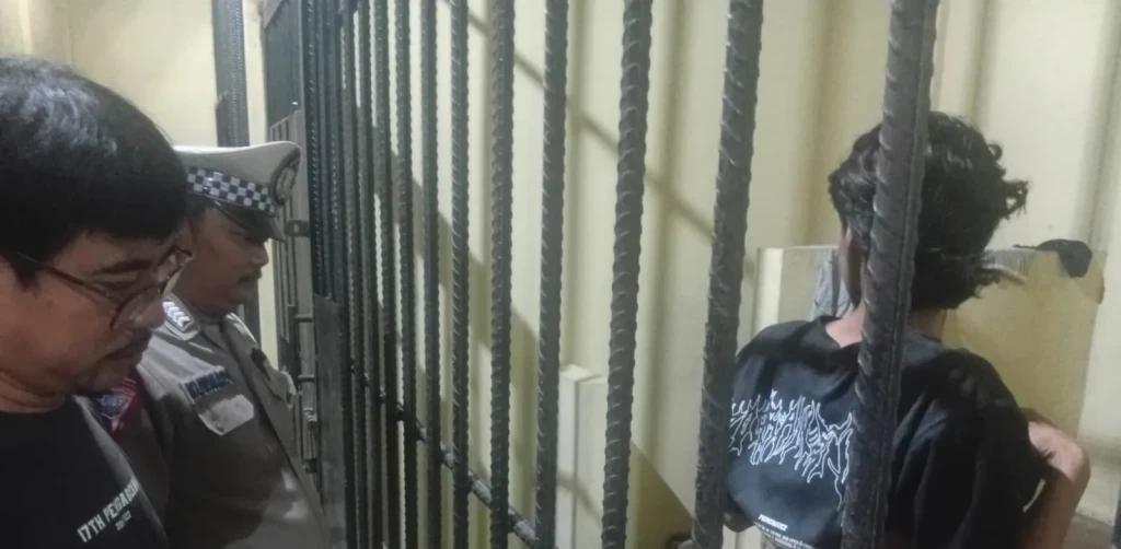 Anggota Polsek Kramatwatu Cek Kondisi Tahanan di Mapolsek Serkot