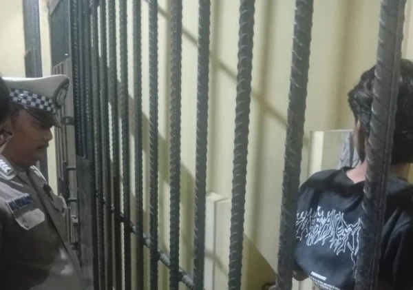 Anggota Polsek Kramatwatu Cek Kondisi Tahanan di Mapolsek Serkot