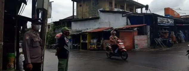 Polsek Ciwandan Patroli Dialogis, Sampaikan Pesan Kamtibmas ke Pengemudi Ojek