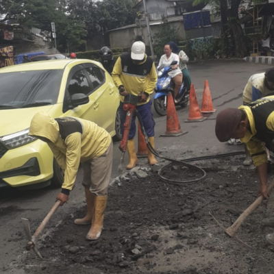 Pemkot Tangerang Perbaiki Puluhan Lubang Jalan di Cipondoh