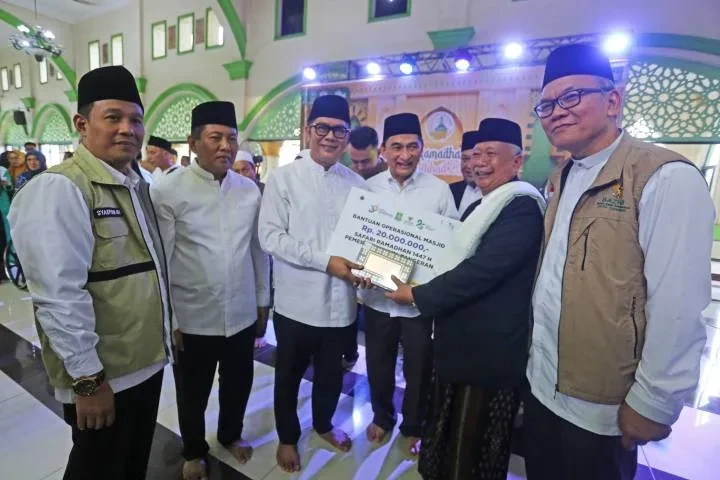 Pemprov Banten dan Pemkot Tangerang Salurkan Bansos dalam Safari Ramadan