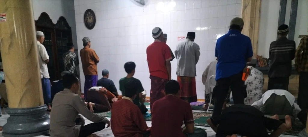 Personel KSKP Merak Polres Cilegon Gelar Shalat Subuh Keliling untuk Pembinaan Rohani