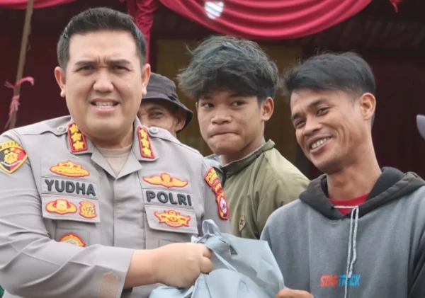 Kapolresta Serang Kota Pimpin Penanaman Jagung dan Bagikan Sembako di Padarincang