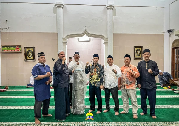 Camat Serang H. Basuni Pererat Silaturahmi Warga Lontar Baru Lewat Tarawih Berkunjung