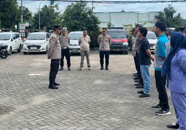 Wakapolsek Kramatwatu Pimpin Apel Pagi, Tekankan Disiplin dan Kesiapsiagaan Anggota
