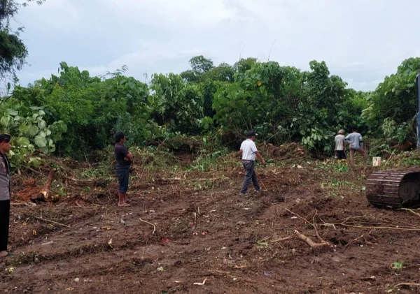 Kapolsek Serang Cek Pembukaan Lahan Baru untuk Program Ketahanan Pangan Jagung