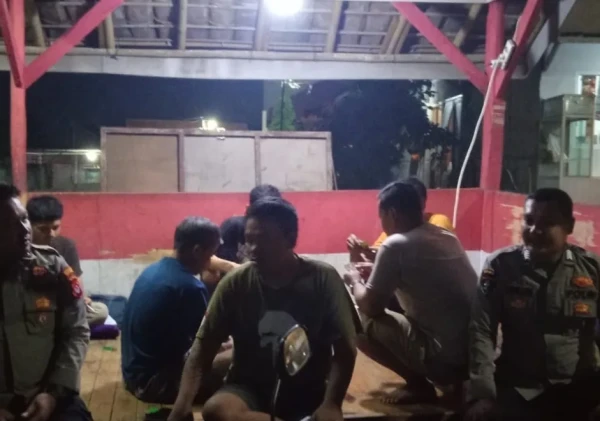 Cegah Gangguan, Personil Polsek Cipocok Jaya Polresta Serkot Sambang Pos Ronda Berikan Pesan Kamtibmas