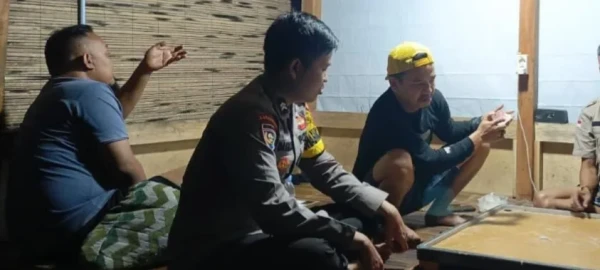 Patroli Dialogis dan Pengecekan Poskamling oleh Personil Polsek Pabuaran Polresta Serkot