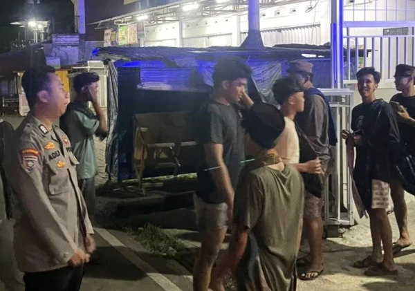 Polsek Ciomas Gelar Patroli Malam, Sampaikan Pesan Kamtibmas ke Warga