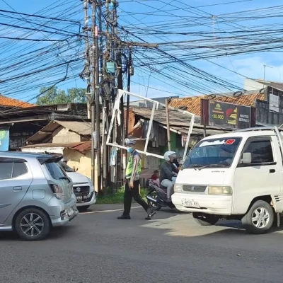 Polsek Serang Atur Lalu Lintas di Simpang Polsek, Cegah Kepadatan Sore Hari
