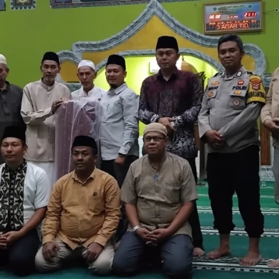 Bhabinkamtibmas Polsek Serang Hadiri Tarawih Keliling di Masjid Nuhul Huda