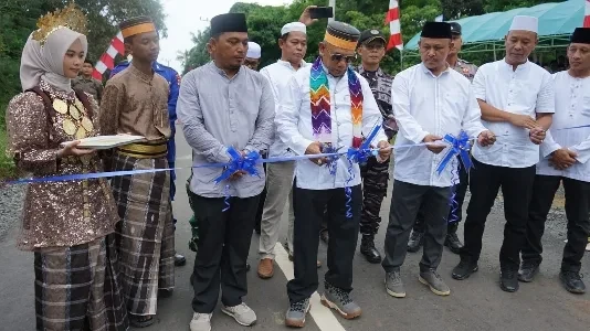 Bupati Kotabaru Resmikan Jalan Teluk Tamiang, Tingkatkan Akses Wisata dan Ekonomi Warga