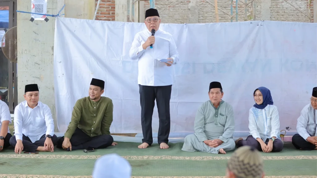 Wali Kota Benyamin Davnie Salurkan Bantuan Rp405 Juta di Safari Ramadan Tangsel 2026