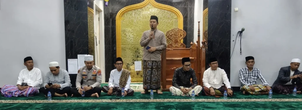 Polsek Waringinkurung dan Muspika Gelar Tarawih Kunjungan di Serang