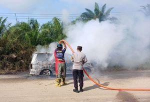 Mobil Terbakar di Sanggau Diduga Akibat Bering Pecah