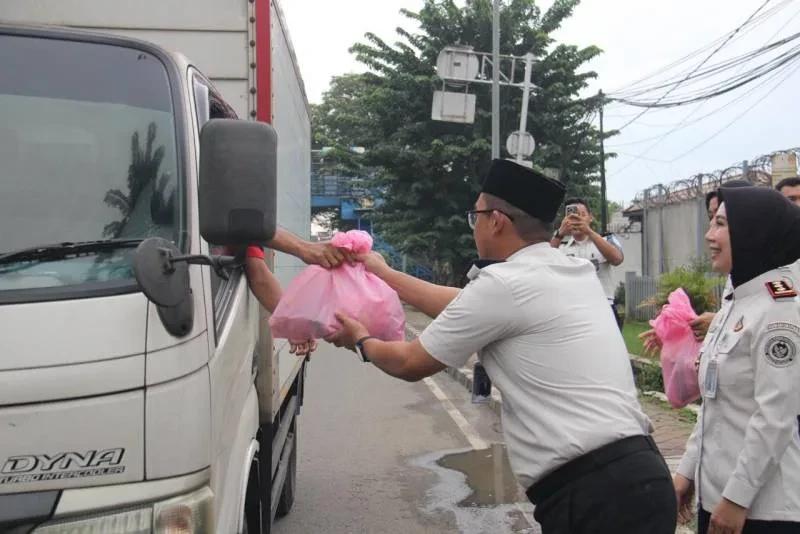 Lapas Kelas IIA Tangerang Gelar Bakti Sosial, Bagikan 50 Bingkisan Sembako di Bulan Ramadhan