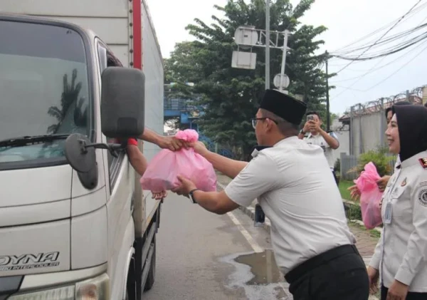 Lapas Kelas IIA Tangerang Gelar Bakti Sosial, Bagikan 50 Bingkisan Sembako di Bulan Ramadhan