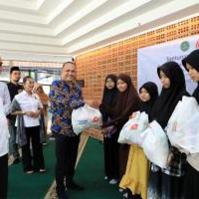 Pesantren Tahfidz Difabel Lebak Bulus Terima Bantuan Sembako dan Uang Tunai