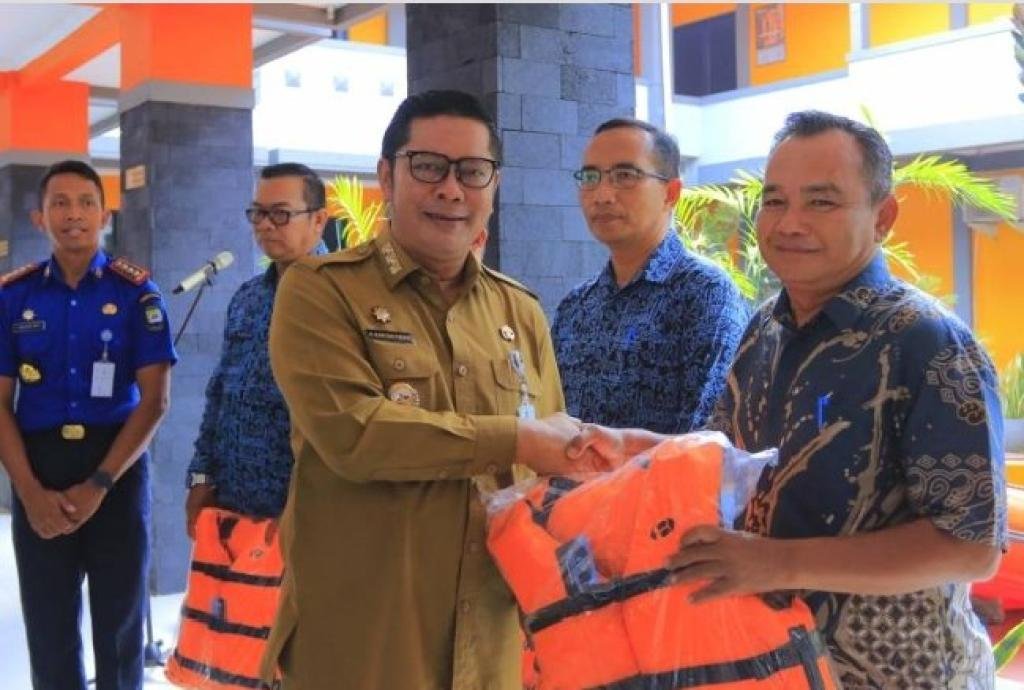 Pemkot Tangerang Perkuat Kesiapsiagaan Bencana dengan Penyerahan Perlengkapan ke Kelurahan Tangguh