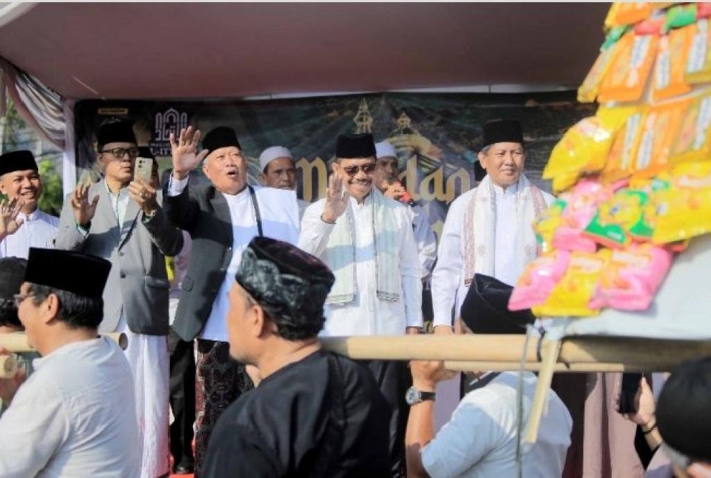 Ribuan Warga Ikuti Arak-arakan Perahu Maulud dan Gunungan di Peringatan Maulid Nabi Muhammad SAW Kota Tangerang