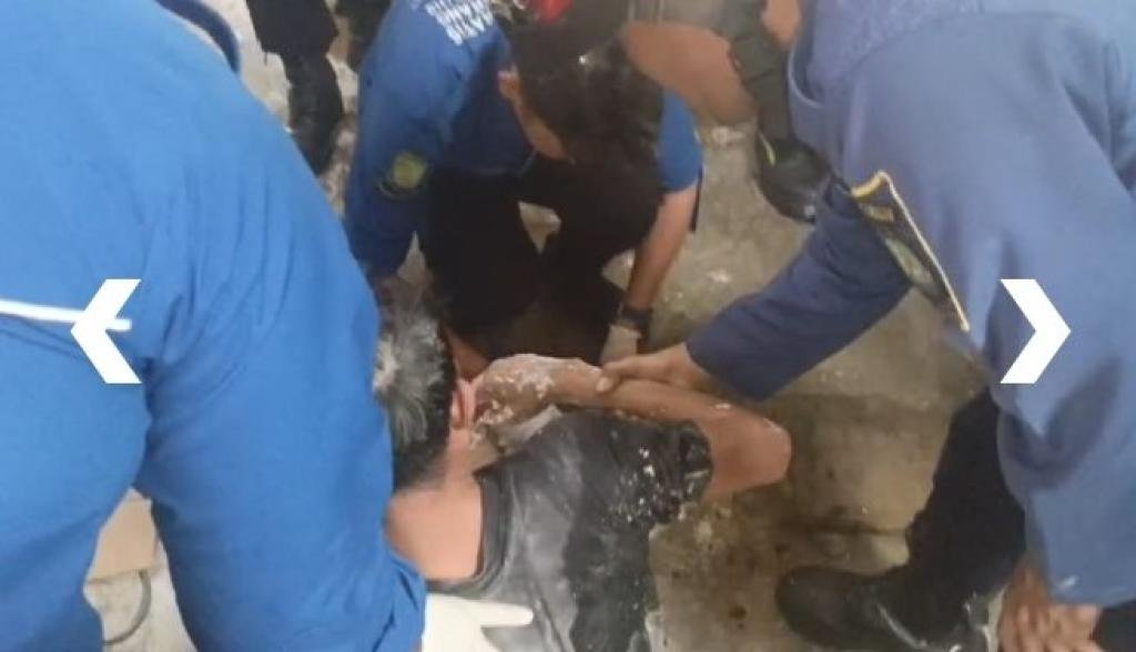 BPBD Kota Tangerang Evakuasi Tangan Pekerja Pabrik Kerupuk yang Terjepit Mesin