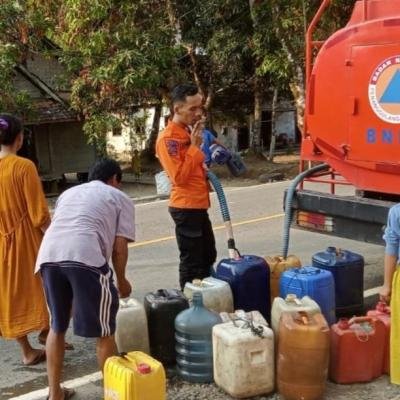 BPBDPK Kabupaten Pandeglang Salurkan 64 Ribu Liter Air Bersih ke Wilayah Krisis