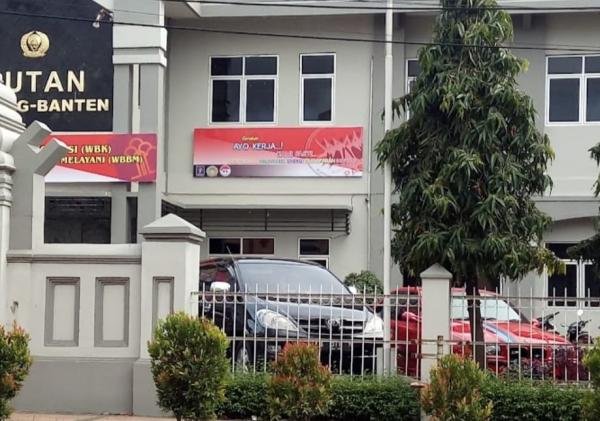 Terlibat Dugaan Suap, Mantan Kades Babakan Resmi Ditahan di Rutan Serang