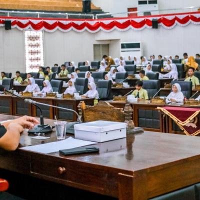 Komisi V DPRD Banten Terima Kunjungan Belajar Siswa SMPN 11 Kota Serang untuk Kenalkan Demokrasi