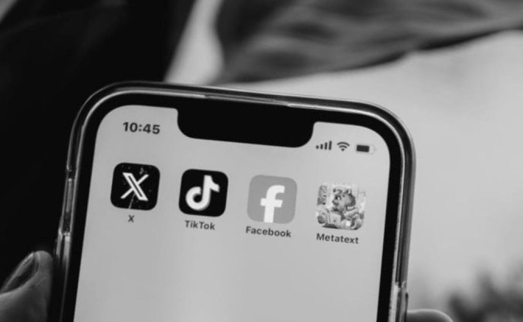 Dampak Media Sosial pada Remaja: Peluang atau Ancaman?