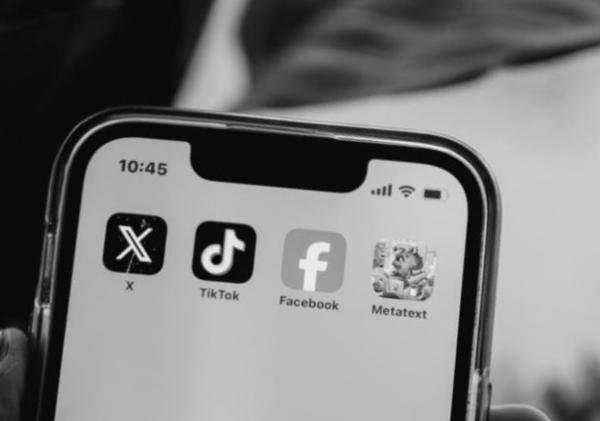 Dampak Media Sosial pada Remaja: Peluang atau Ancaman?