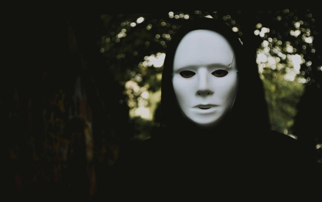 Di Balik Papan Ada Topeng Berujung SDM Rendah