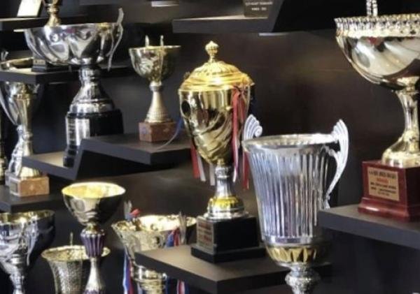 Duplikat Piala untuk Murid: Apakah Ini Bentuk Penghargaan yang Adil?