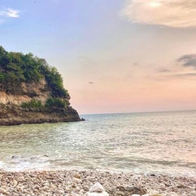 Menikmati Keindahan Tersembunyi Pantai Sawangan, Kebumen