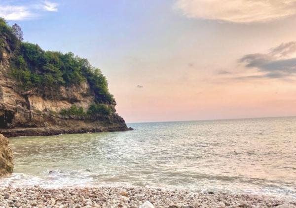 Menikmati Keindahan Tersembunyi Pantai Sawangan, Kebumen