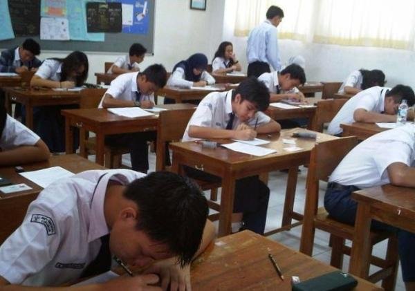 Tekanan Berat Pelajar Zaman Sekarang: Siapa yang Bertanggung Jawab?