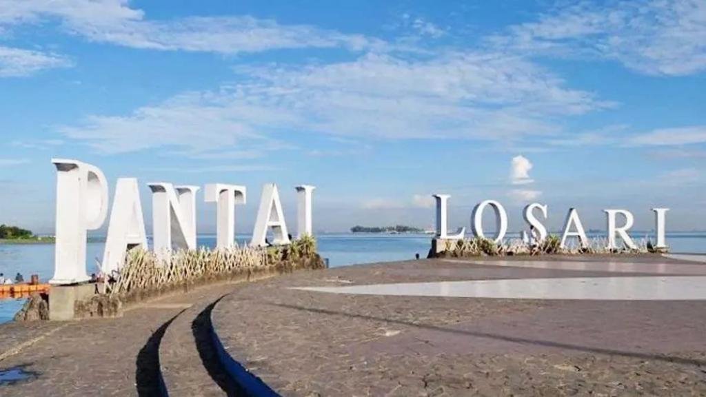 Temukan Keindahan Pantai Pasir Putih Losari Brebes Bagai Permadani Putih