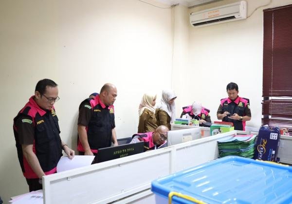 Kejati Banten Geledah dan Sita Dokumen Dugaan Korupsi Pengelolaan Sampah di Tangsel