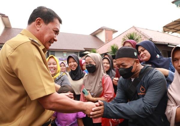 Bupati Tangerang Tinjau Gerakan Pangan Murah, Bantu Warga Dapatkan Sembako Terjangkau