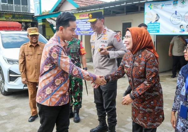Wapres Gibran Tinjau Program Cek Kesehatan Gratis di Puskesmas Tanara