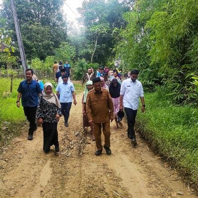 Andra Soni Tinjau Jalan Rusak di Desa Cimoyan, Siapkan Solusi Infrastruktur