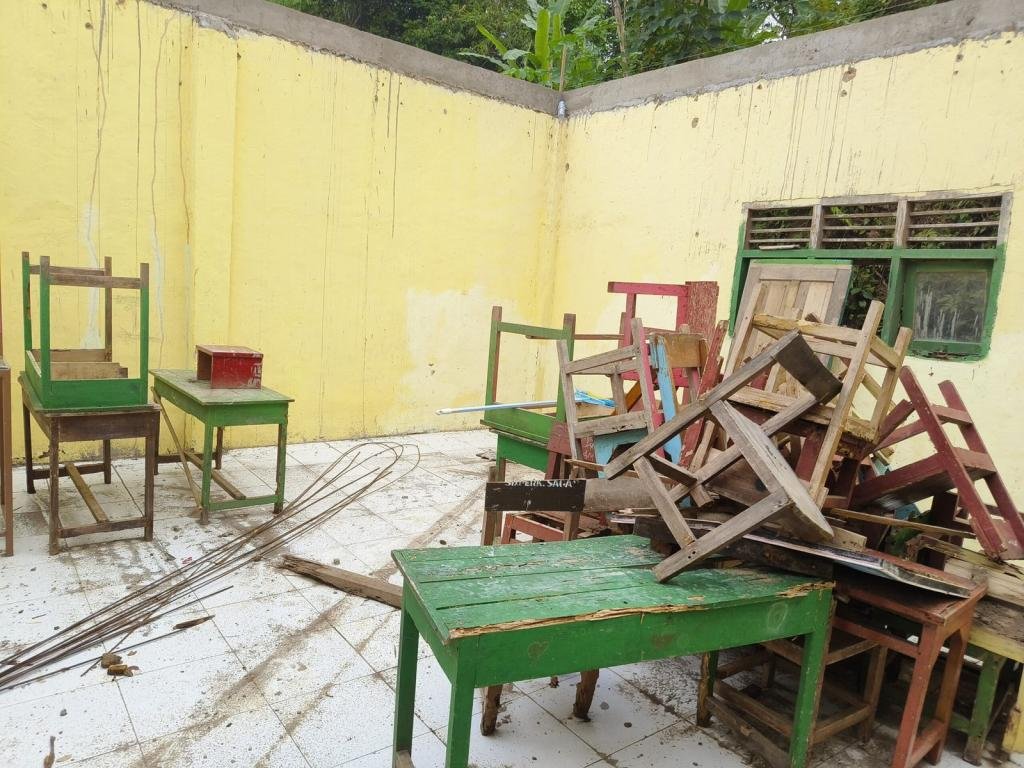 Potret Memprihatinkan Madrasah di Kabupaten Serang: Atap Lapuk, Siswa Terpaksa Diliburkan