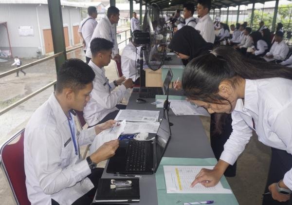 Hujan Tak Surutkan Semangat, 147 CPNS Jalani Registrasi Ulang di Ditjenpas Jateng