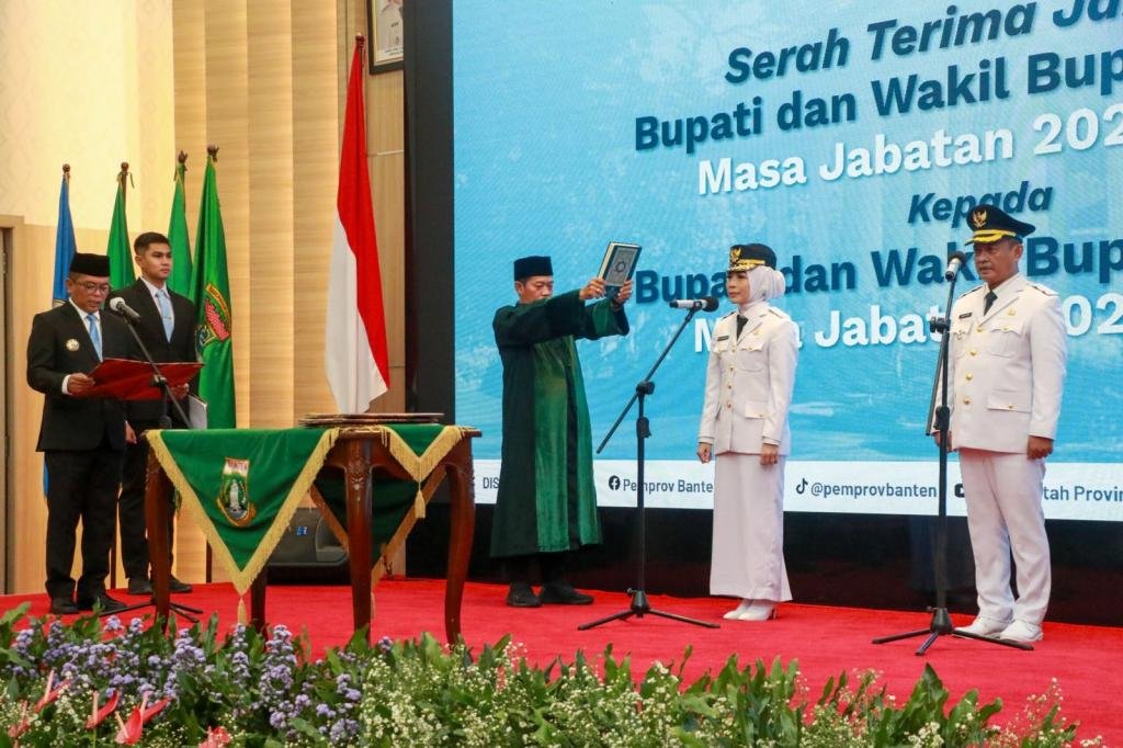 Ratu Rachmatuzakiyah - M. Najib Hamas Resmi Dilantik Sebagai Bupati dan Wakil Bupati Serang 2025–2030