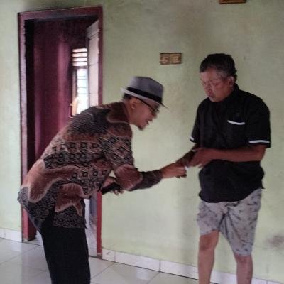 Kepala Desa Sindangheula Sambangi Korban Kebakaran di Kampung Beluwen