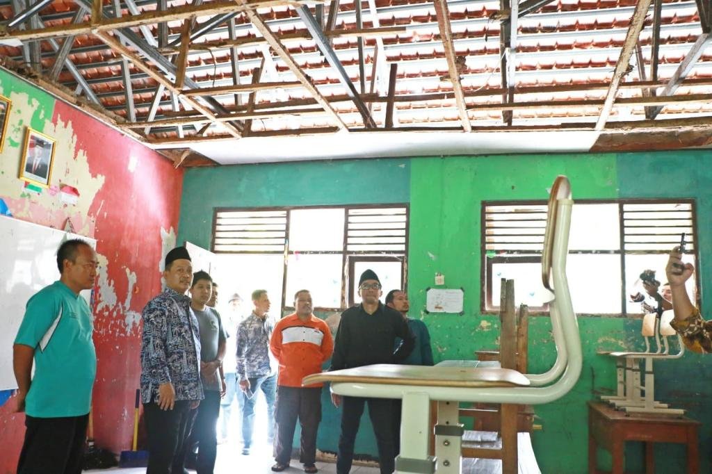 Wabup Serang Najib Hamas Tinjau Kondisi Bangunan Madrasah dan SD di Binangun