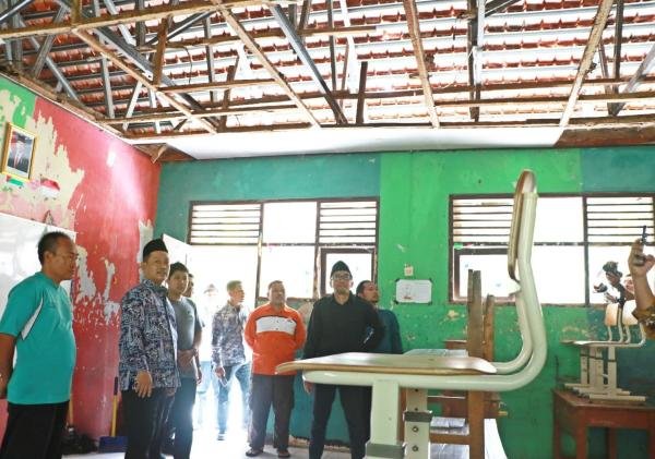 Wabup Serang Najib Hamas Tinjau Kondisi Bangunan Madrasah dan SD di Binangun